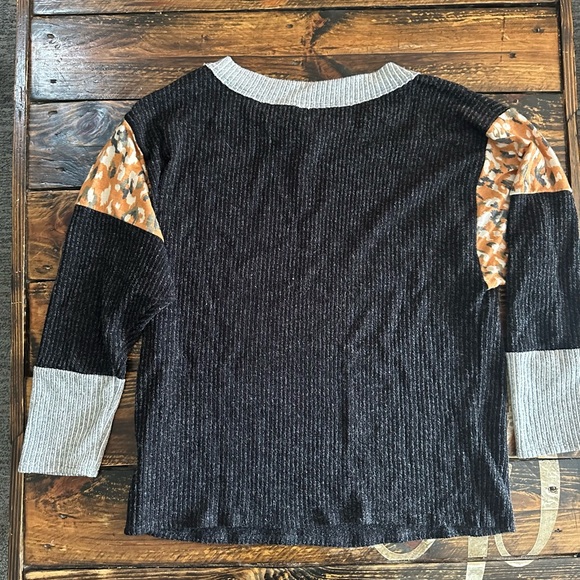 Bibi charcoal and mixed print sweater. Size L - Picture 3 of 3